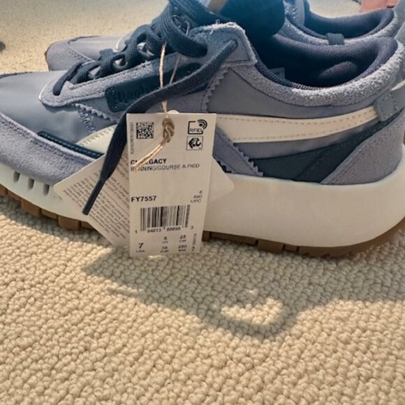 Reebok CL Legacy size 7 NWT Sneakers Fit 8.5 womens - Picture 3 of 3